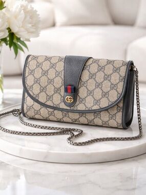 ✋🛑PRICE DROP ✋🛑Authentic Gucci Leather Clutch Crossbody/Shoulder Bag Gucci.